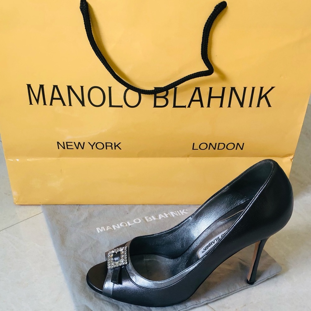 Manolo Blahnik Metallic Gray Peep-Toe Stiletto Heels. Size 39,5.